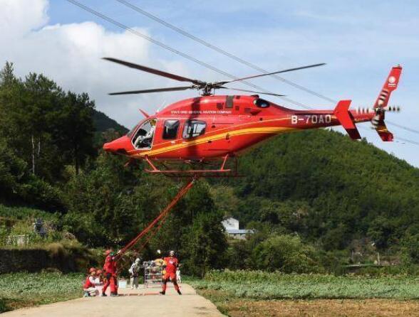 國家電網(wǎng)完成世界首次山地特高壓線路直升機帶電檢修任務(wù)