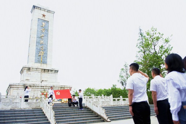 國網(wǎng)撫州市南豐縣供電公司開展“學(xué)黨史 祭英烈”主題活動