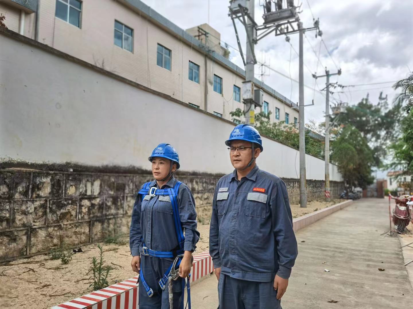 臨滄云縣供電局黨員帶頭開展崗評，促員工技能快速提升