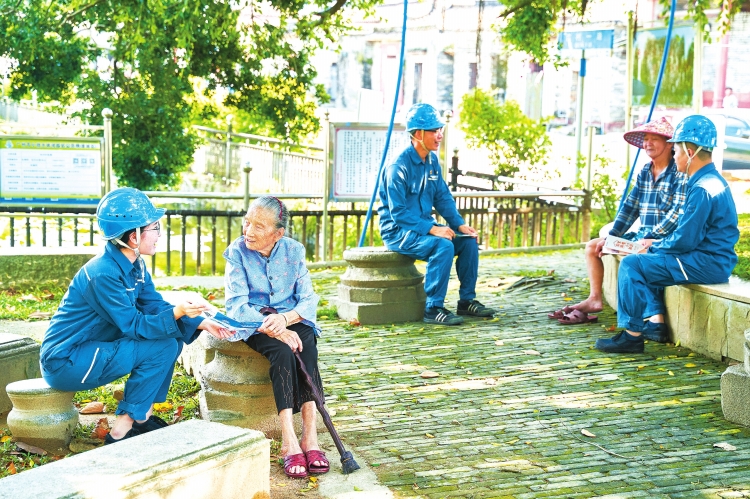 廣州供電局“黨員雙報(bào)到 服務(wù)進(jìn)社區(qū)”